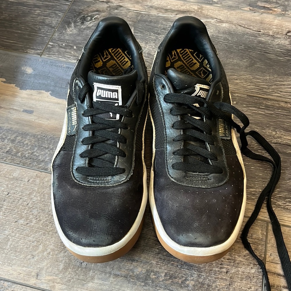 (8.5) Men’s Puma Black White Sneakers
